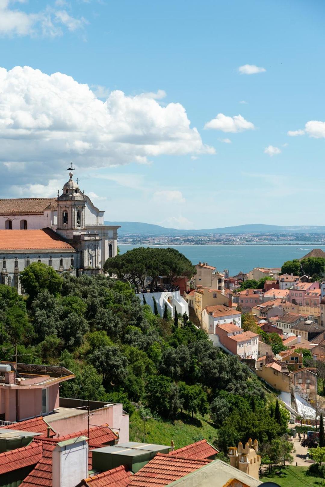 Gorgeous Rooftop 2-bed 250m To Intendente Sq Lisboa